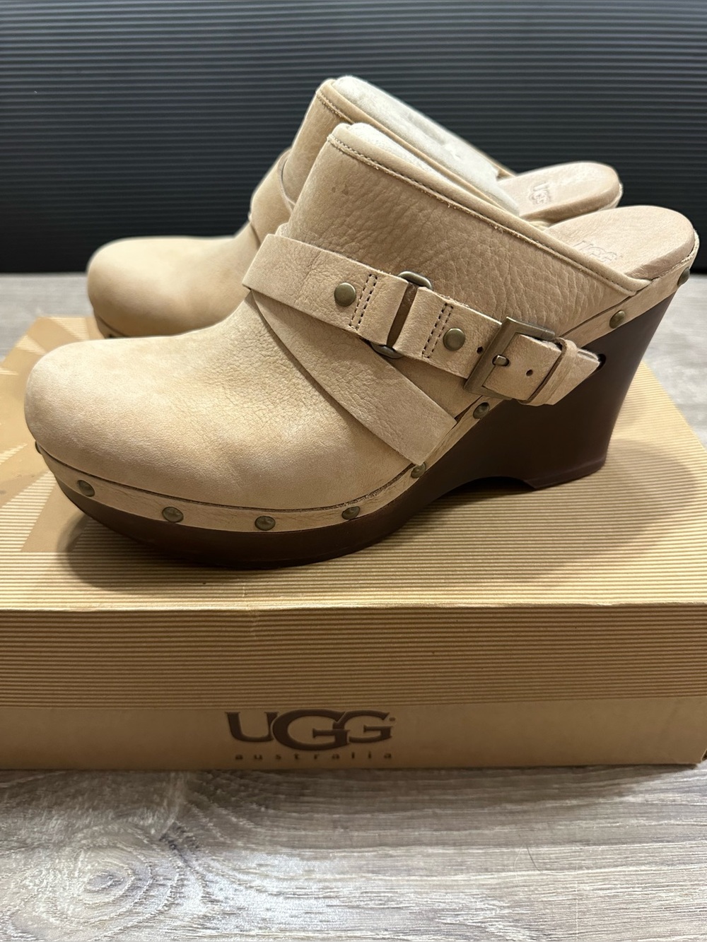 UGG Natalee Tan Leather Wedge Clogs with Sheepskin Insole Women’s 9
